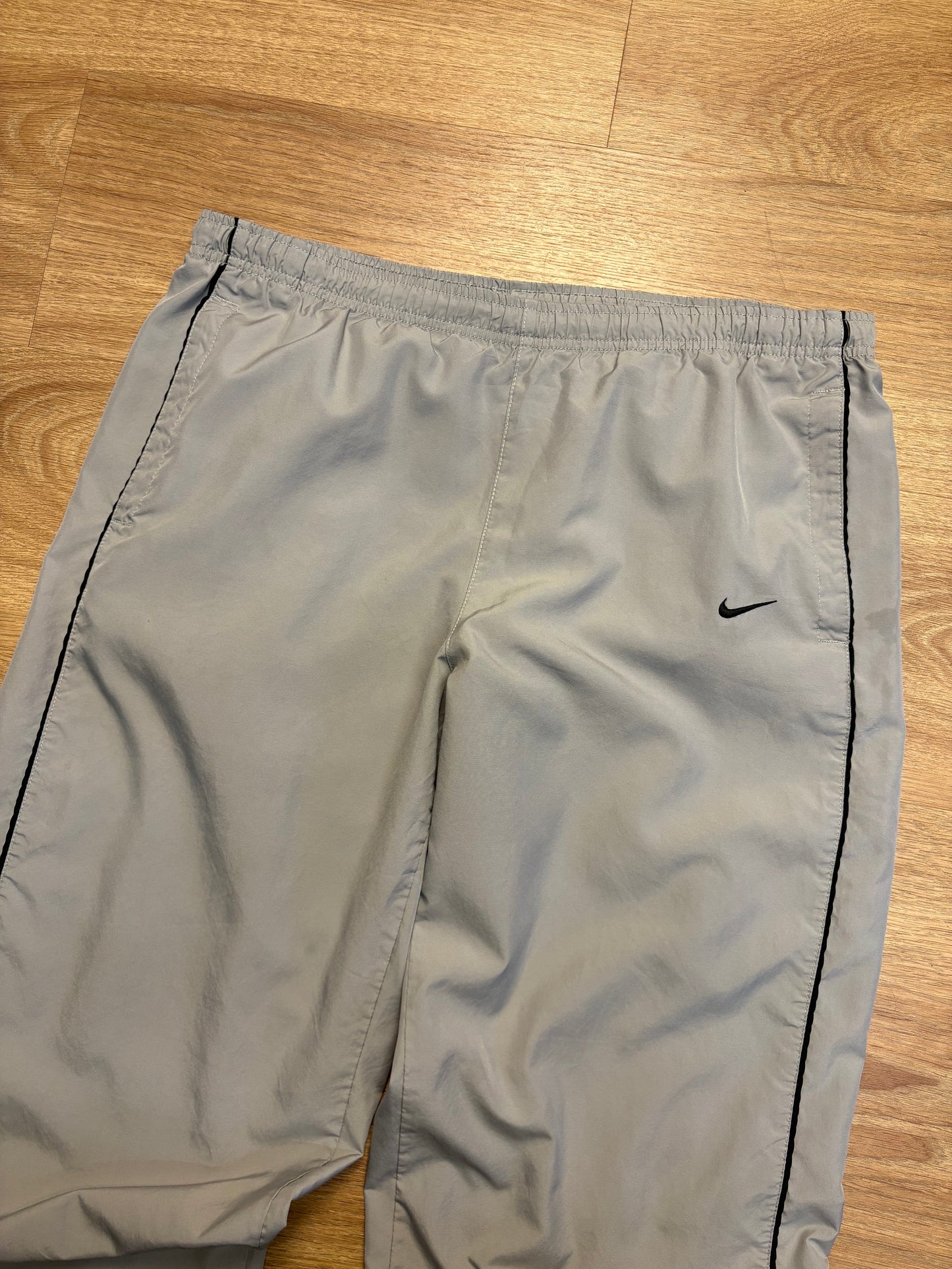 Nike Mini Swoosh 2000s Grey Baggy Trackpants (M)