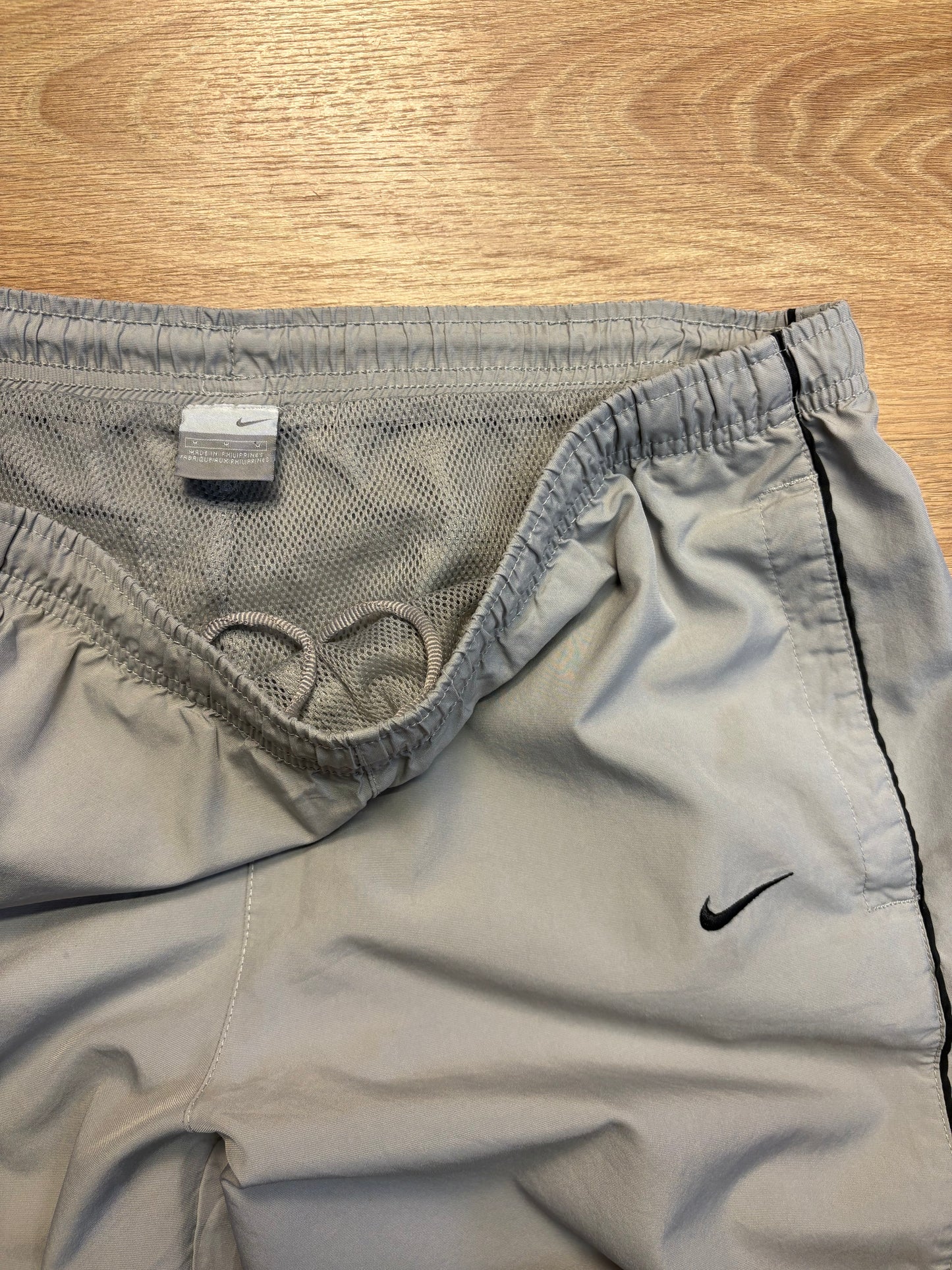 Nike Mini Swoosh 2000s Grey Baggy Trackpants (M)