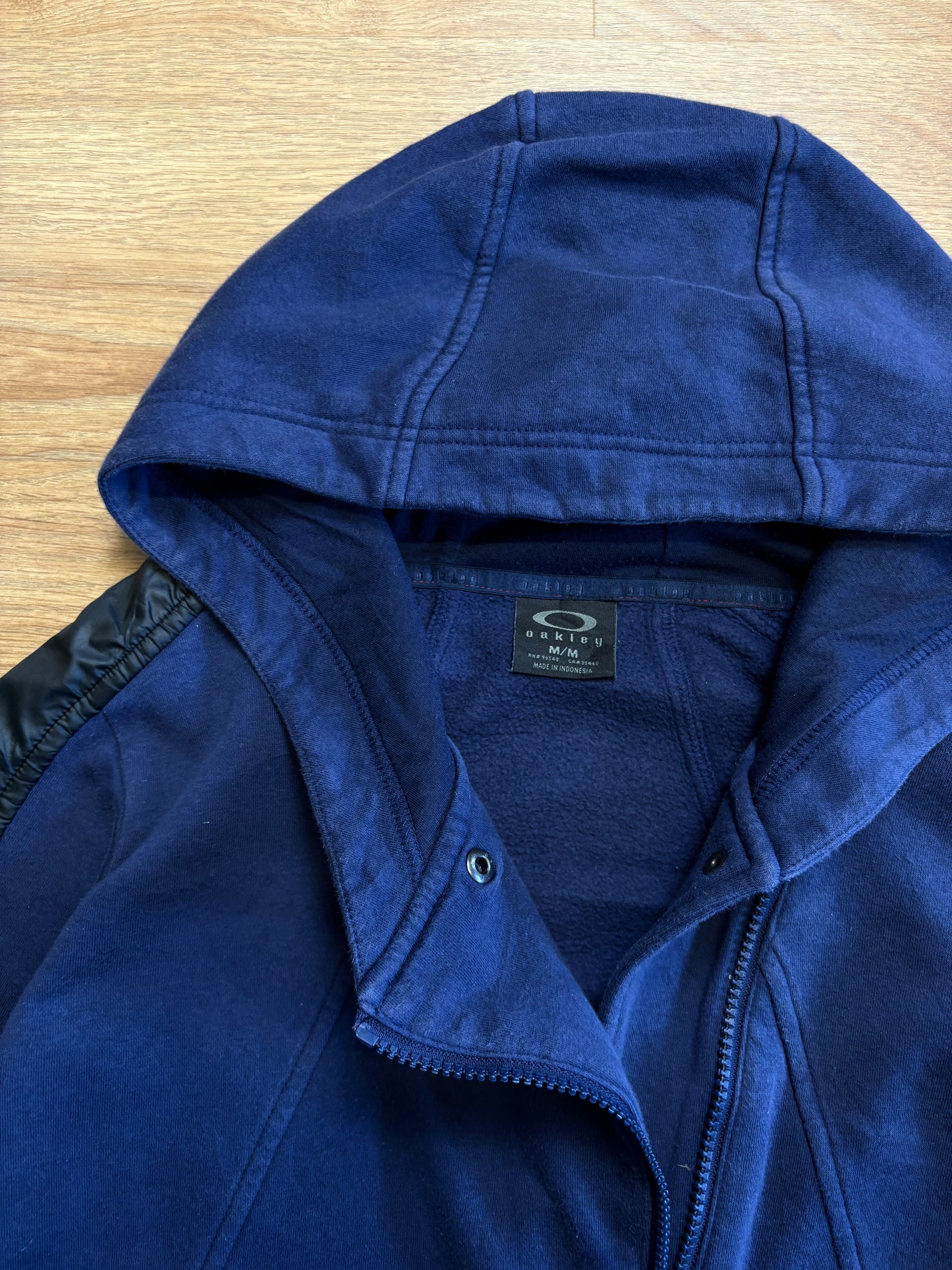 Oakley 2000s Navy Asymmetrical Zip Hoodie (women's M)