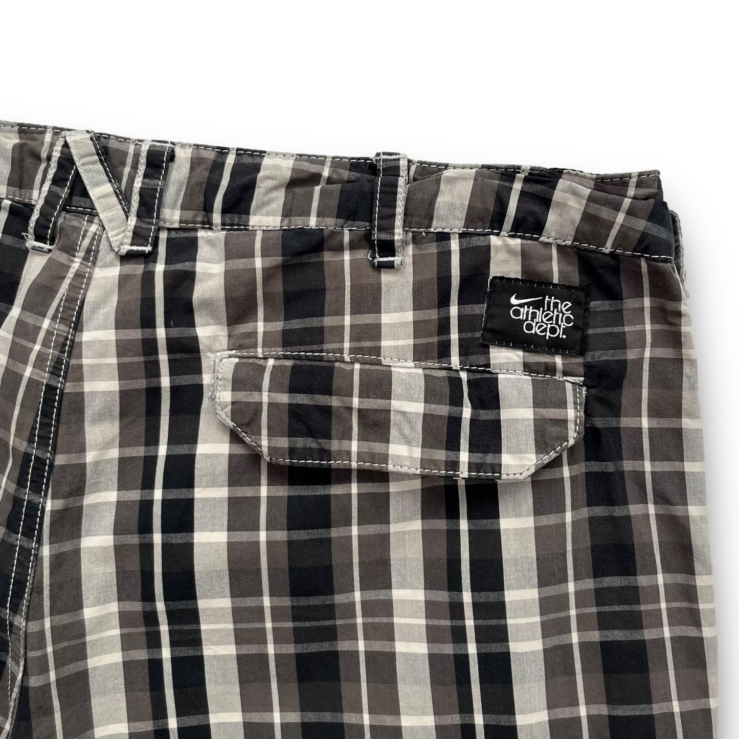 Nike Mini Swoosh Checkered Cargo Shorts (32W)