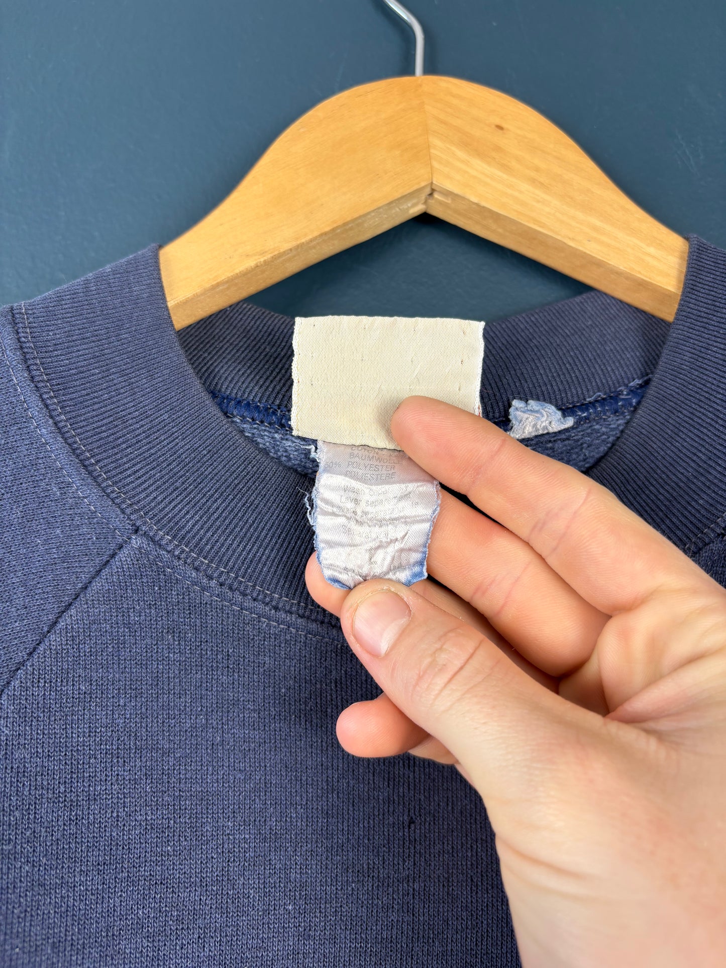 Vintage Levi's 80s Navy Blue Raglan Sweatshirt (M)