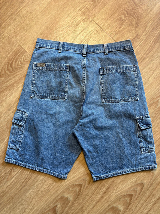 Vintage Wrangler Hero Cargo Denim Shorts (36w)