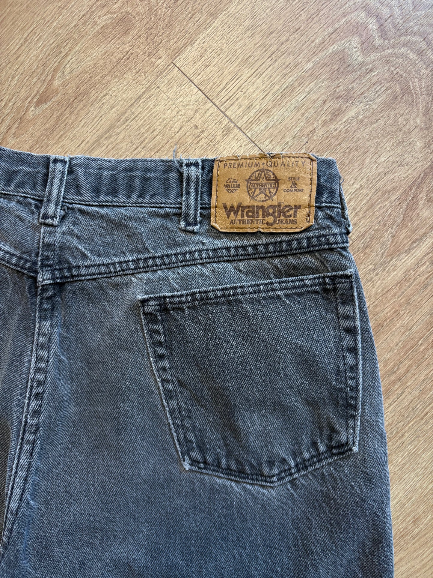 Vintage Wrangler Baggy Grey Washed Denim Shorts (34w)