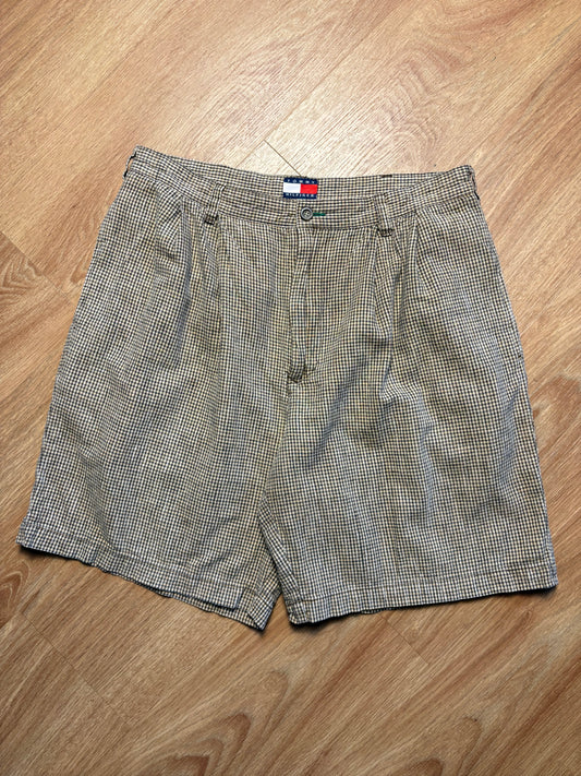 Vintage Tommy Hilfiger Beige Checkered Pleated Shorts (33w)