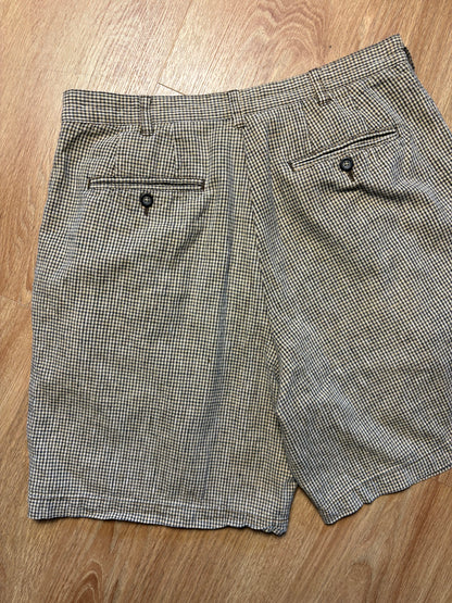 Vintage Tommy Hilfiger Beige Checkered Pleated Shorts (33w)