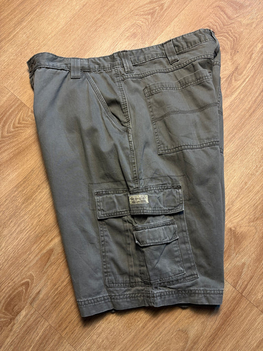 Vintage Wrangler Khaki Green Multi-pocket Cargo Shorts (32w)