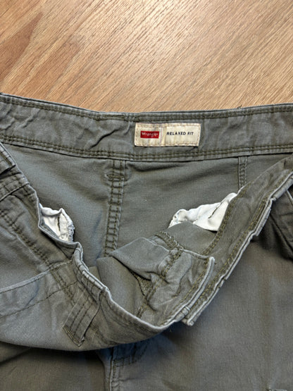 Vintage Wrangler Khaki Green Cargo Shorts (36w)