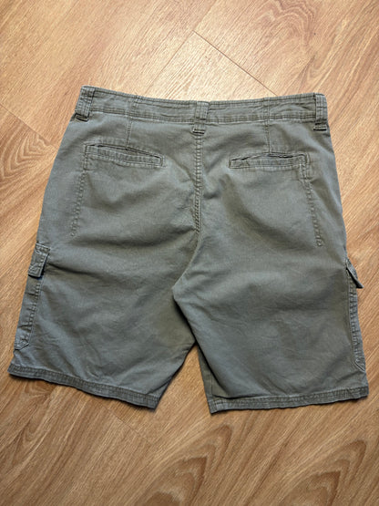 Vintage Wrangler Khaki Green Cargo Shorts (36w)
