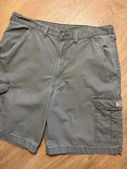 Vintage Wrangler Khaki Green Cargo Shorts (36w)