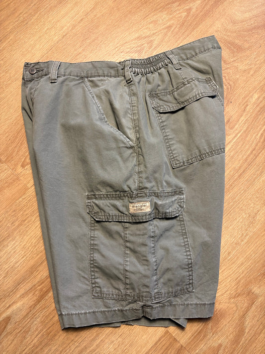 Vintage Wrangler Khaki Green Cargo Shorts (36w)