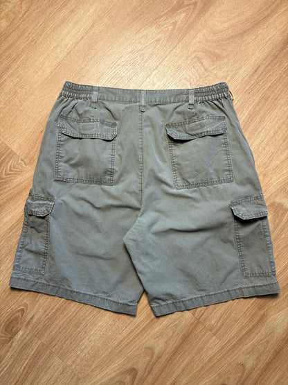 Vintage Wrangler Khaki Green Cargo Shorts (36w)