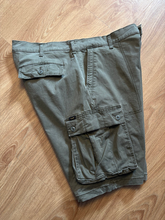 Vintage LEE Dark Green Cargo Shorts (34w)