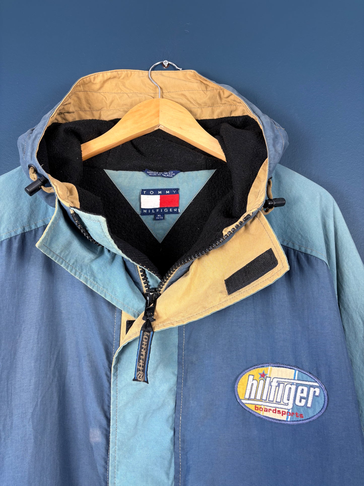 Vintage Tommy Hilfiger Boardsports Snowboarding Jacket (XL)