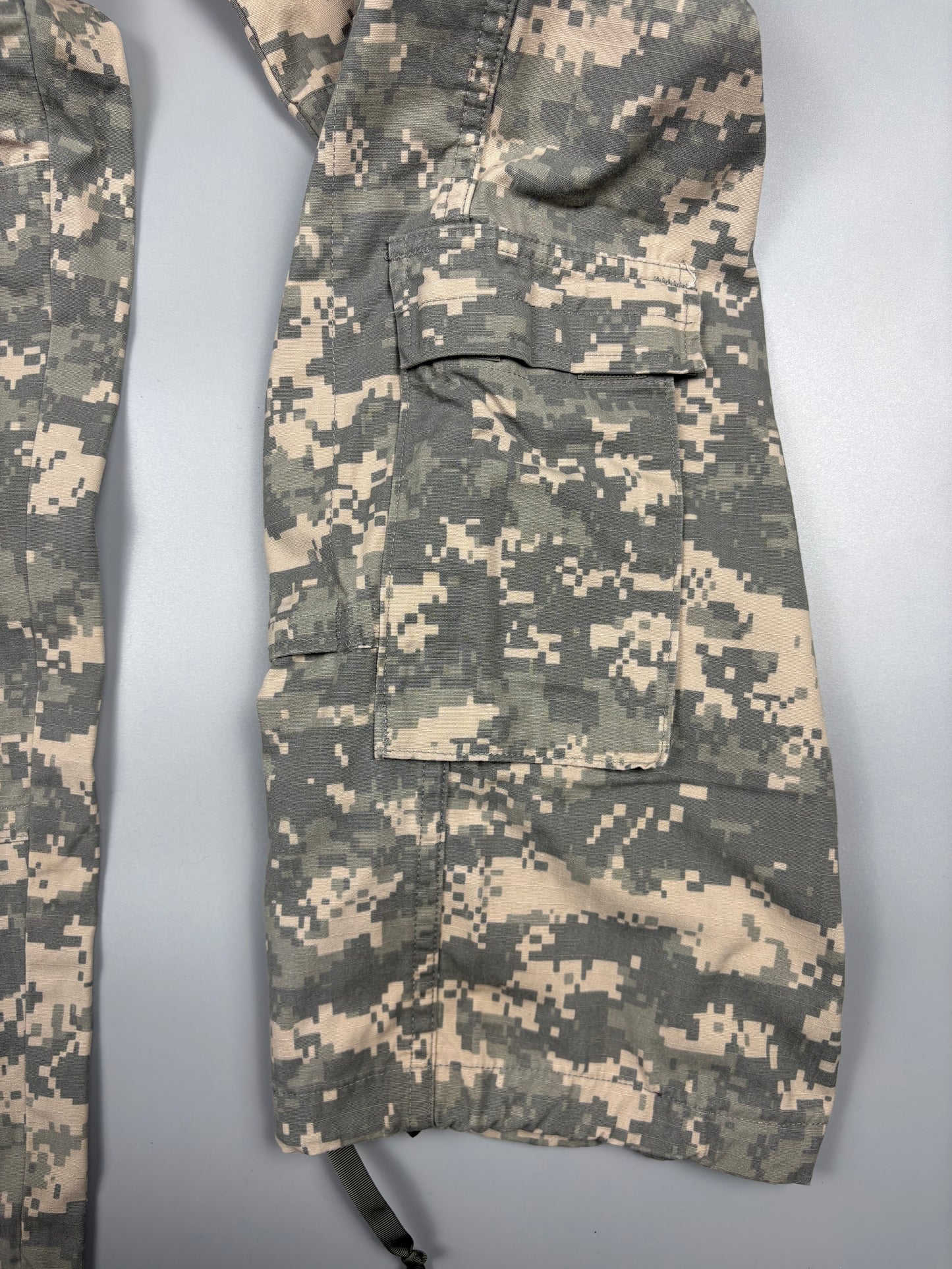 Vintage US Army Digi-Camo Technical Cargo Trousers (32x30)