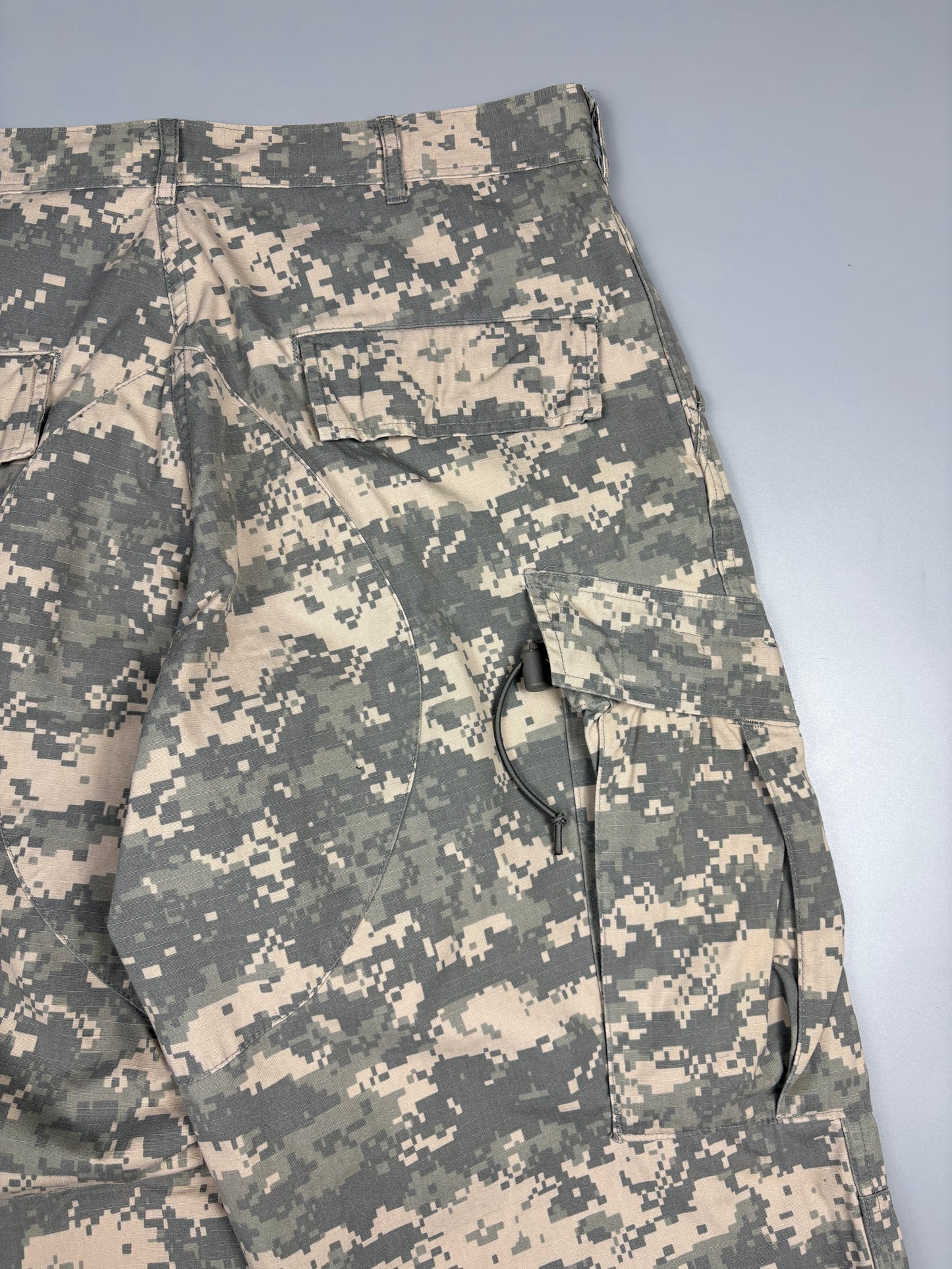 Vintage US Army Digi-Camo Technical Cargo Trousers (32x30)