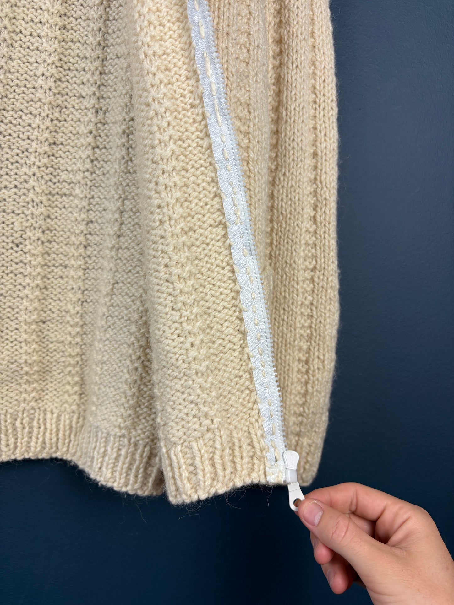 Vintage 1980s Ribbed Knit Zip-up Cream Sweater (L)
