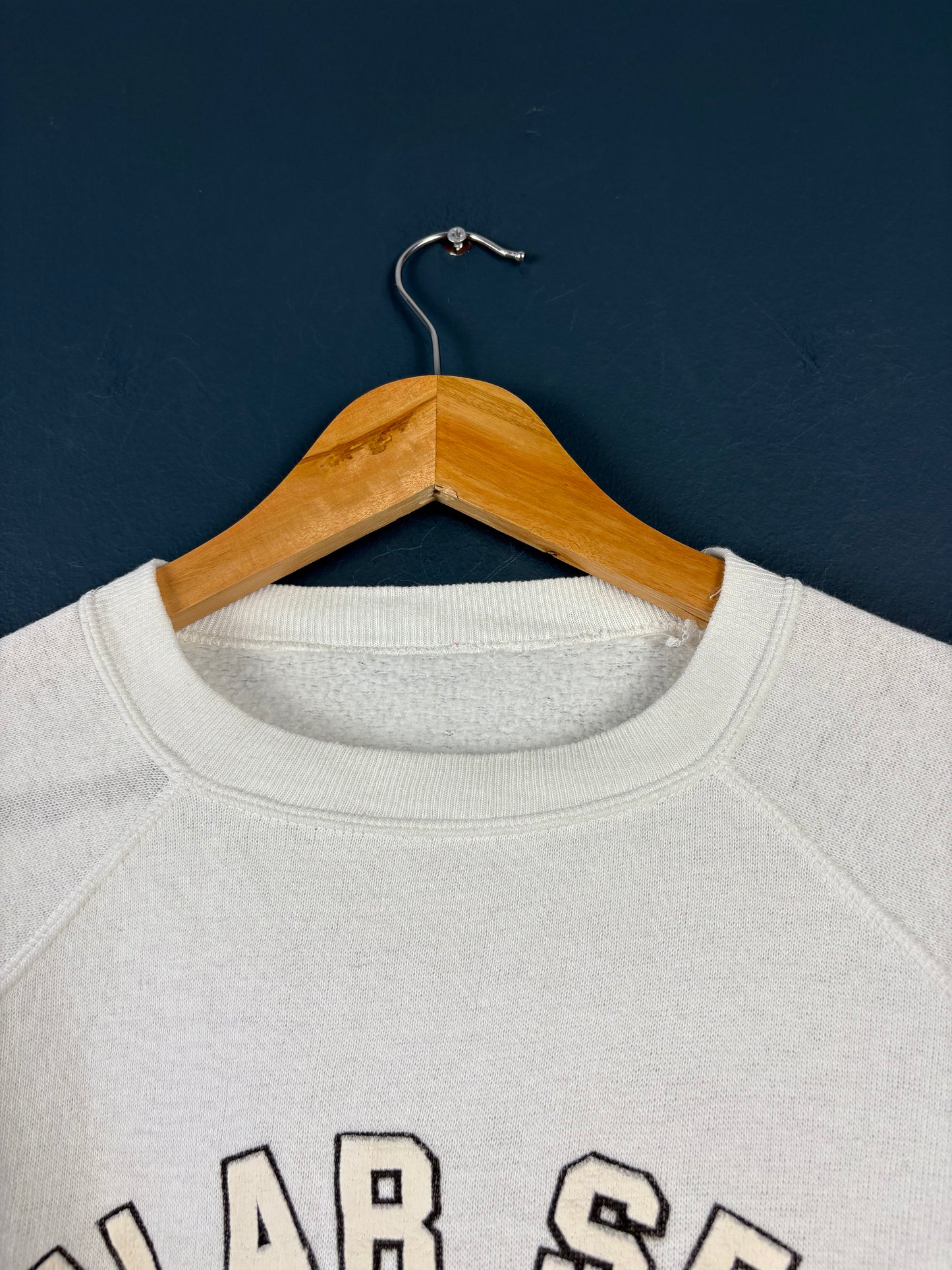 Vintage 1980s New York White Graphic Henley Sweatshirt (wmns M)