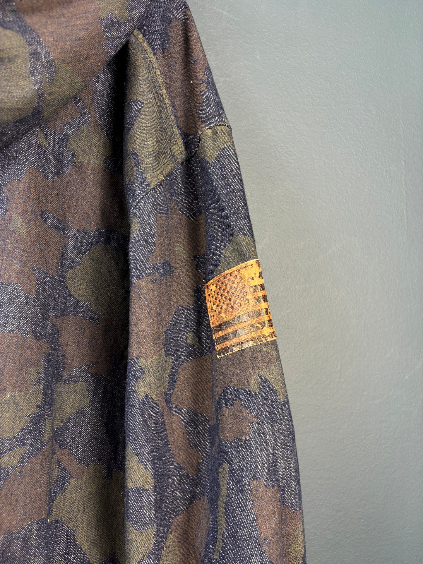Vintage Rocawear Indigo Dye Camo Denim Smock Jacket (L)