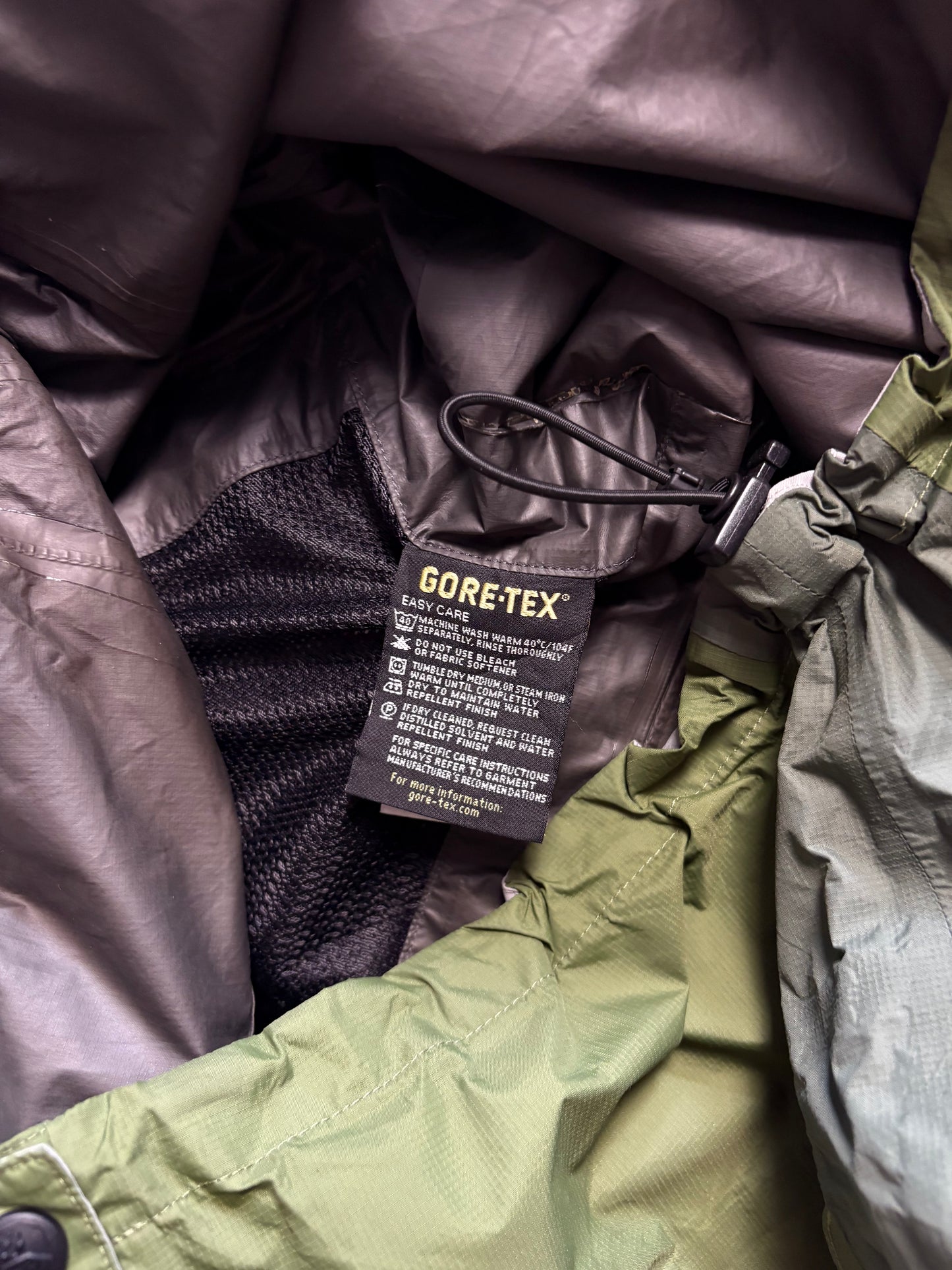 Mountain Hardwear 2000s Gore-Tex Mountain Jacket (M)